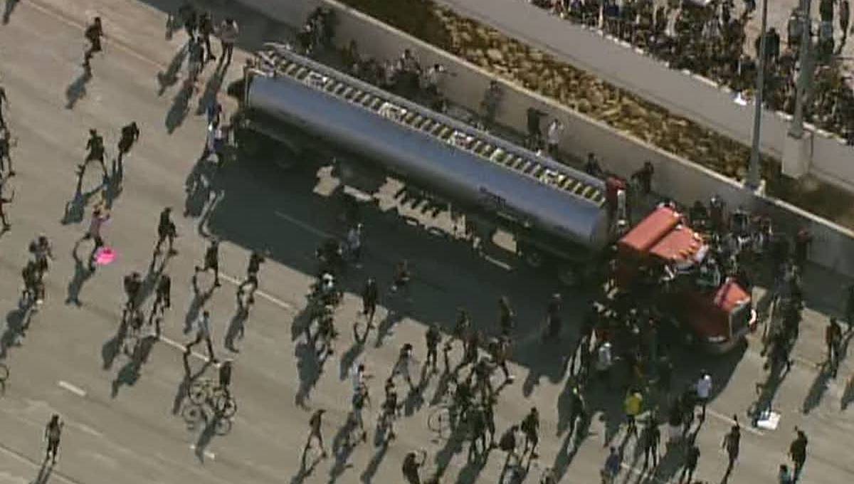 Foto: Cortesía En Minneapolis, manifestantes son embestidos por un camión cisterna (Video)