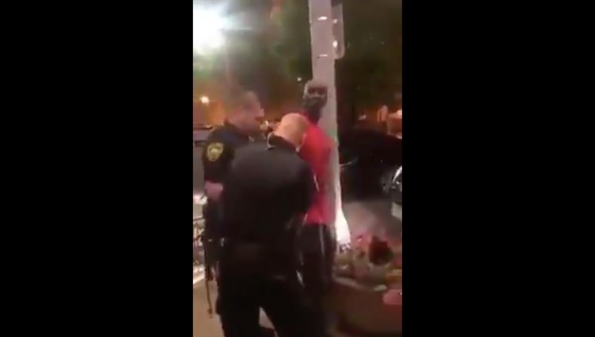 Foto: Cortesía Policías detienen a afroamericano en protestas y resulta ser agente del FBI (Video)