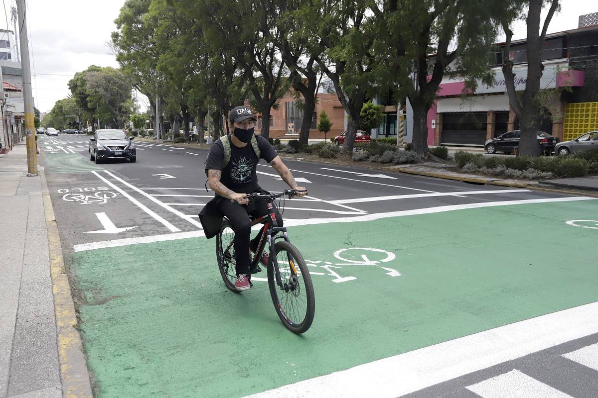 Foto: Cortesía Aplicarán multas a automovilistas que no respeten ciclovías emergentes