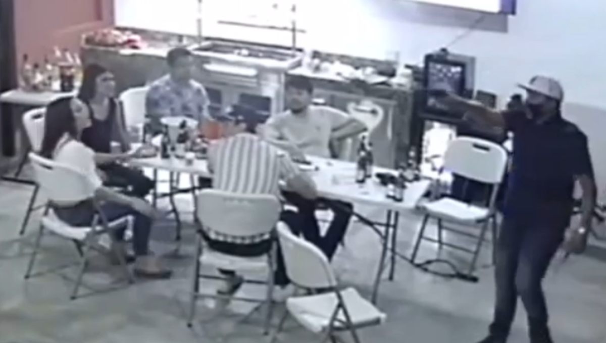 Foto: Cortesía Grupo de amigos enfrenta a asaltante que entró a robar en casa de Monterrey (Video)