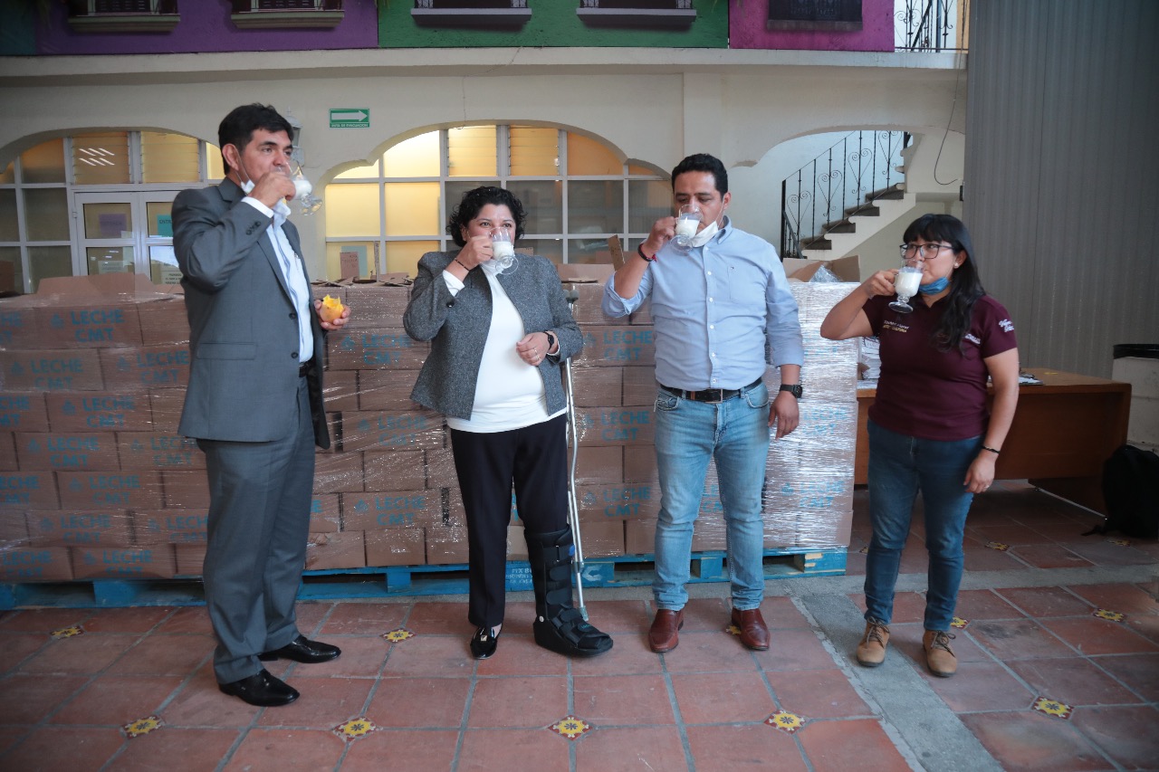 Foto: Cortesía Recibe San Andrés Cholula 20 mil litros de leche de Bienestar Estatal