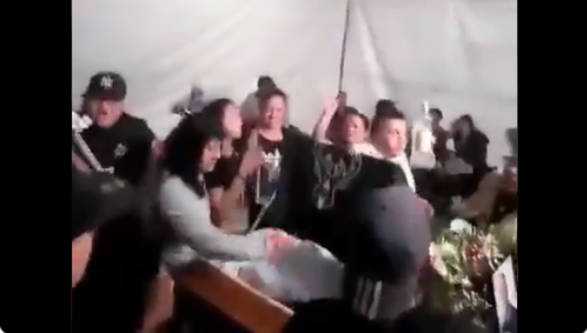 Foto: Cortesía Narco funeral en CDMX se lleva a cabo sin sana distancia y disparos al aire (Video)