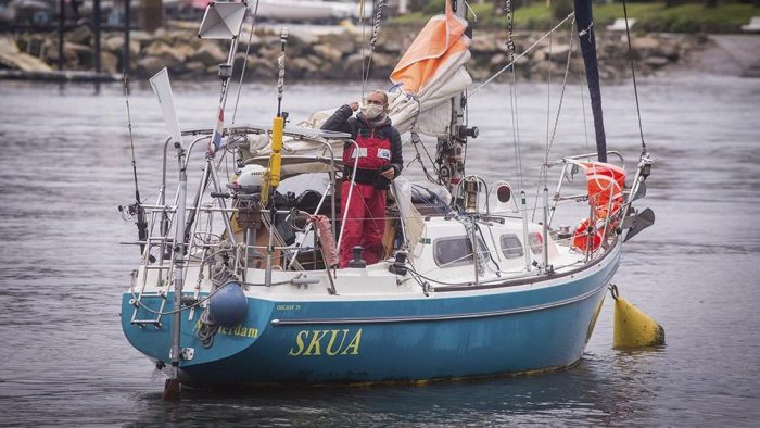 Foto: Cortesía No podía viajar en avión por el COVID-19... así que cruzó el Atlántico en velero para ver a sus padres