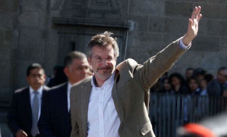John Ackerman furioso con Loret de Mola; lo demandará en México y EU por reportaje