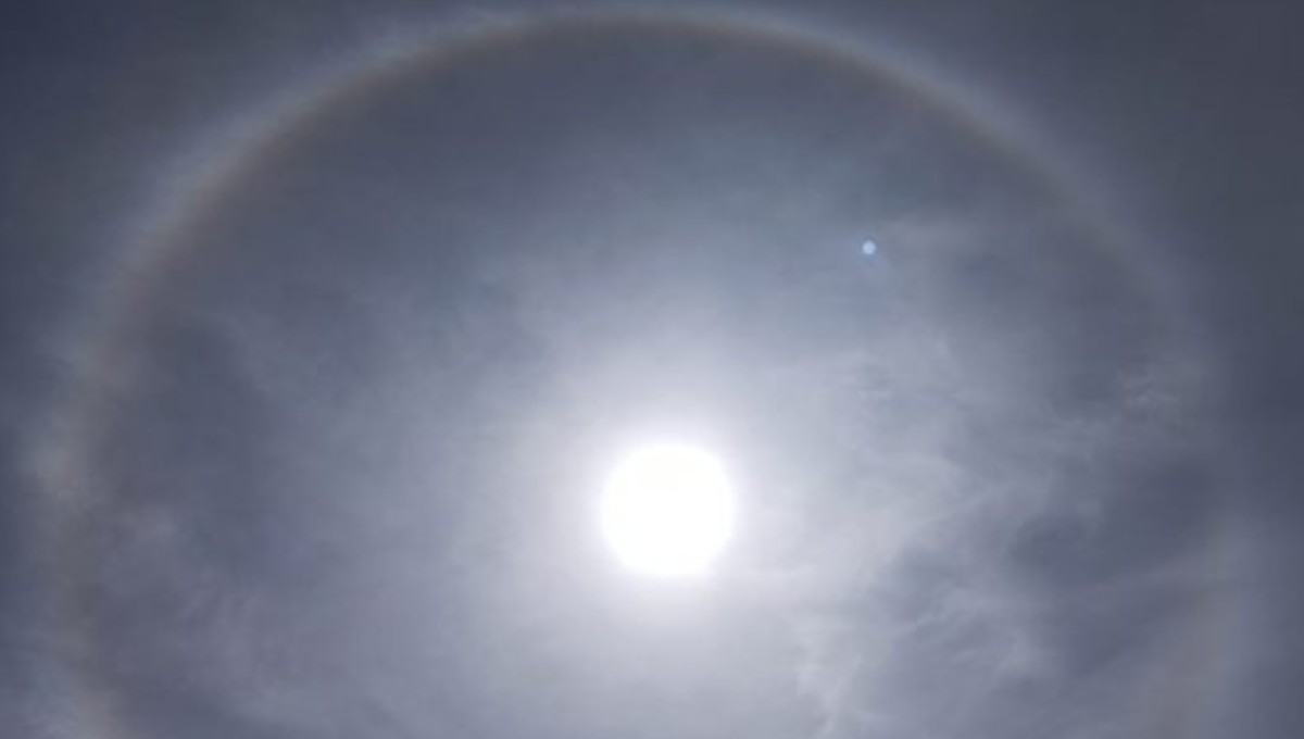 Foto: Cortesía Aparece aro de luz rodeando al Sol en pleno sismo, ¿qué es este fenómeno?