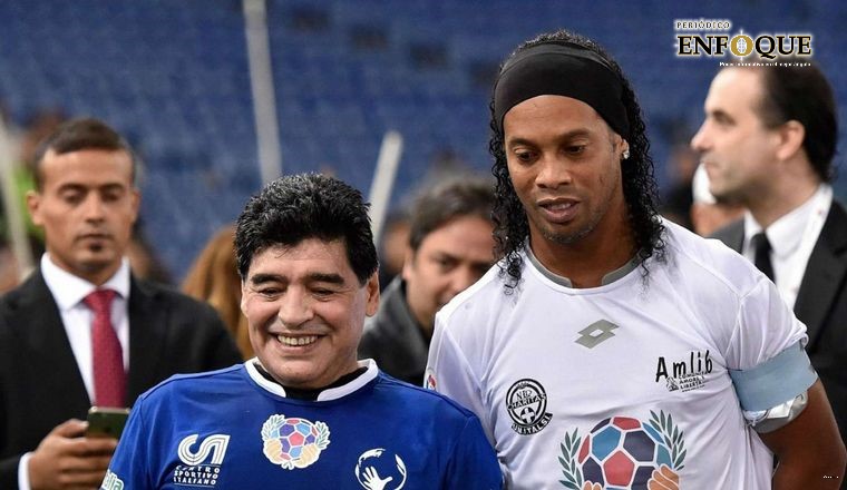 Foto: Cortesía ¿Ronaldinho regresa del retiro para ser dirigido por Maradona?