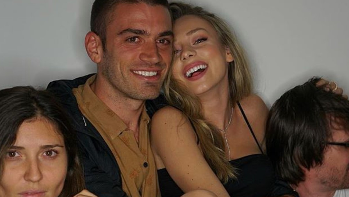 Foto: Cortesía ¿Y Alex Speitzer? ¿Quién es el hombre que está abrazando a Ester Expósito?