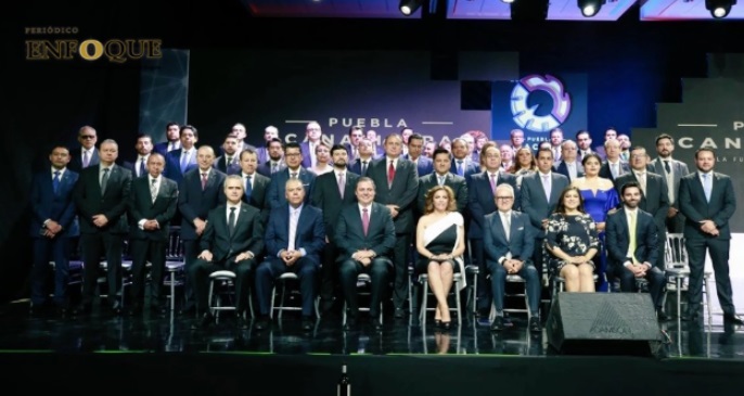 Foto: Cortesía Rivera Vivanco acude a la toma de protesta del nuevo Consejo Directivo de la Canacintra