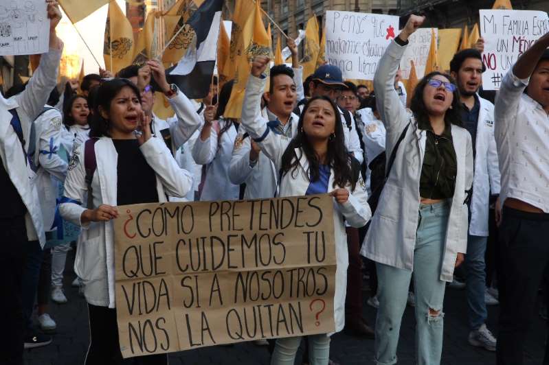 Foto: Cortesía Marchan al Zócalo con exigencia de justicia por estudiantes asesinados