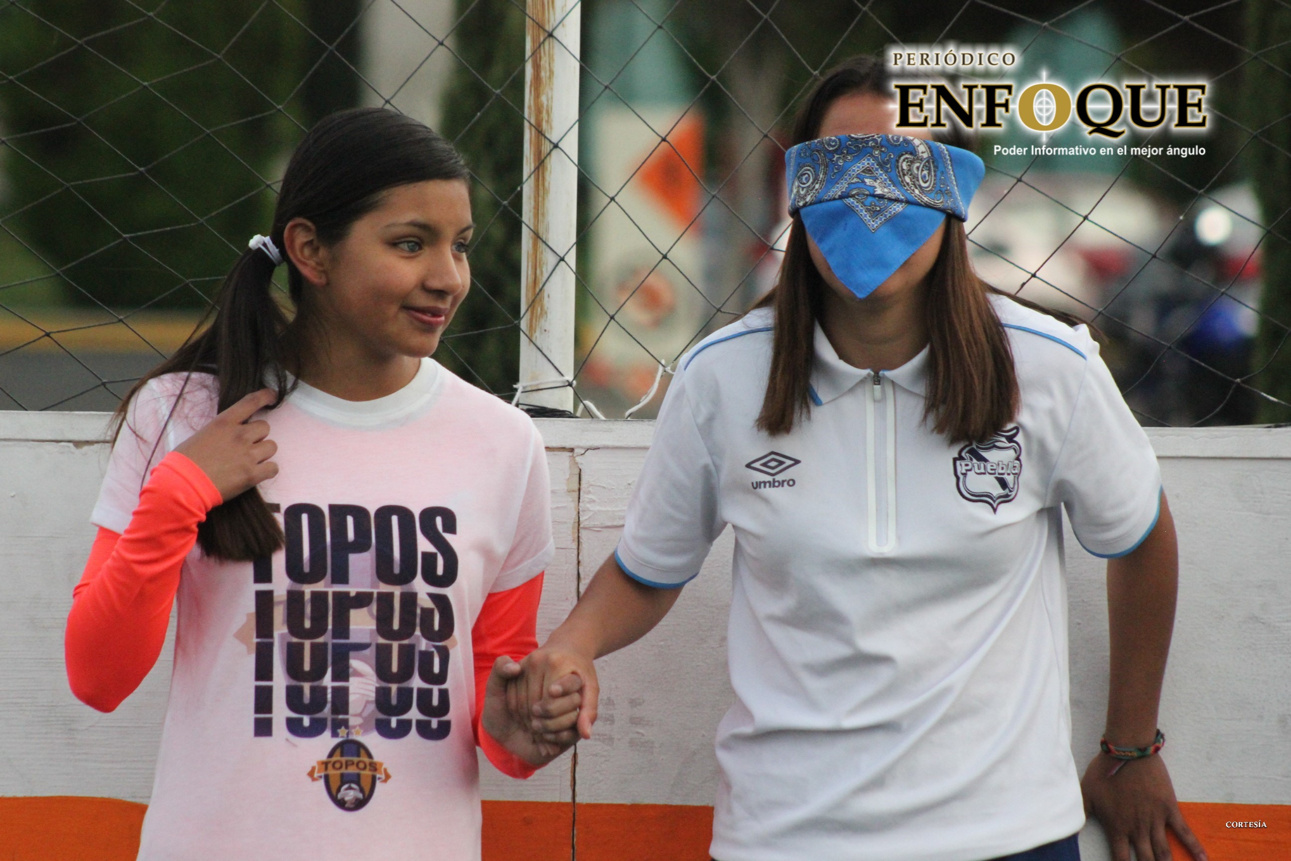 Foto: Cortesía Topos FC le muestra al Puebla Femenil cómo es el fútbol para ciegos