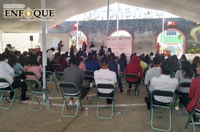 Con poca afluencia de mujeres realizan el 8 de marzo en Coronango 