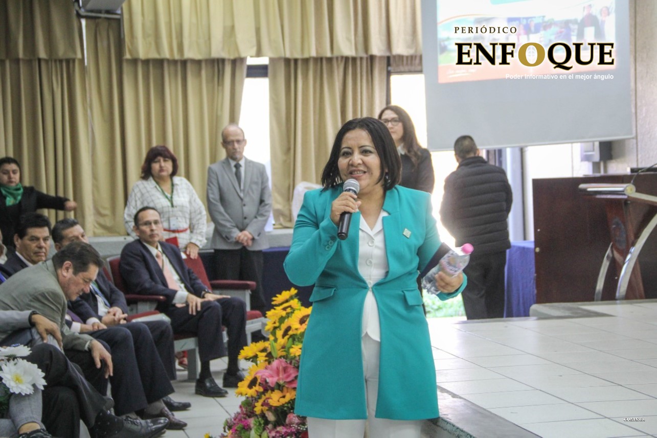 Rinde rectora informe sobre avances de la UTTECAM