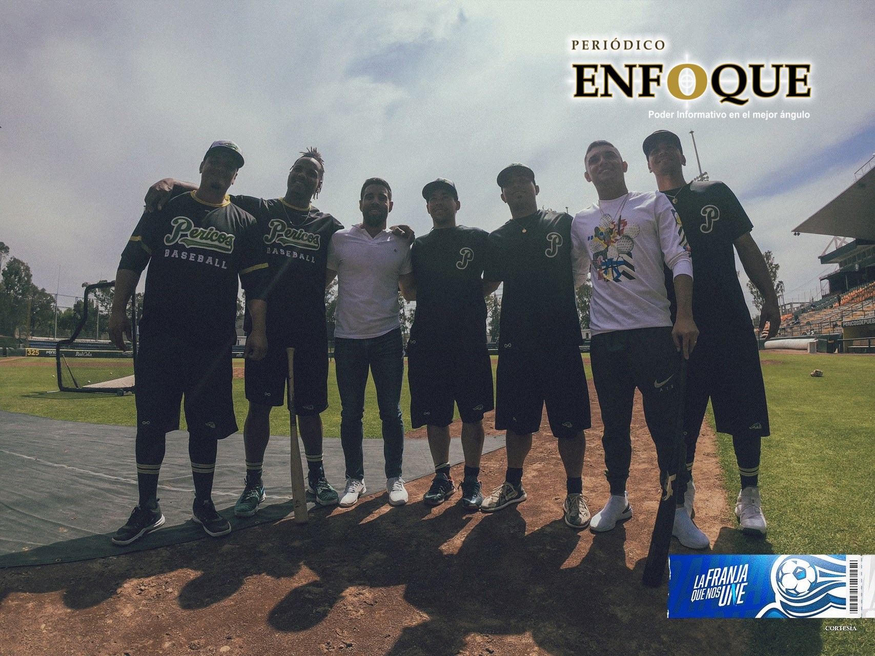 Foto: Cortesía Futbolistas del Puebla aprenden a jugar béisbol con Pericos