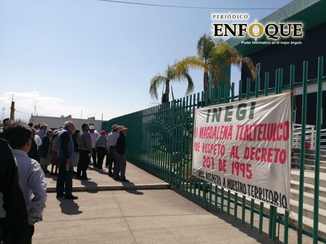 Foto: Rommel Pichardo Protestan frente al INEGI por limites territoriales de Tlaxcala