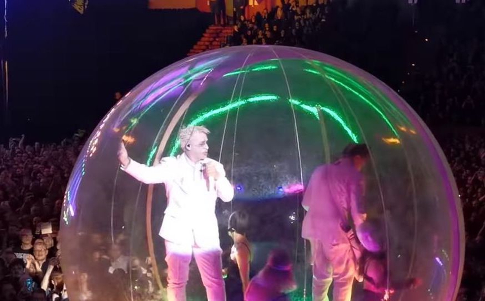 Lindemann da concierto en burbuja en Rusia en medio de la pandemia