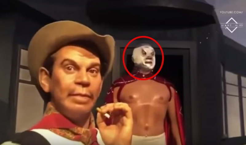 Momento exacto en que figura de cera de El Santo se mueve (VIDEO)