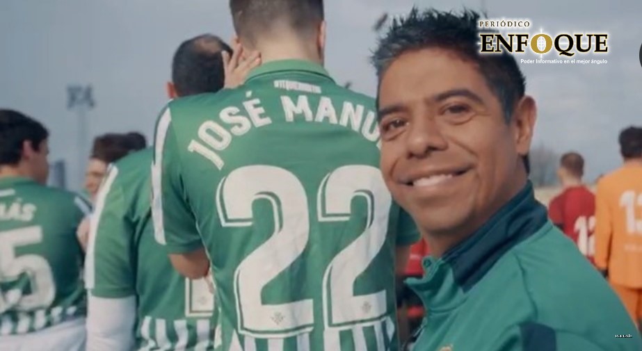 Foto: Cortesía Darío, mexicano con discapacidad, viajó a Sevilla a conocer a Andrés Guardado (Video)