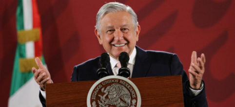 Foto: Cortesía AMLO llama a empresarios a vender litro de gasolina por debajo de 17 pesos