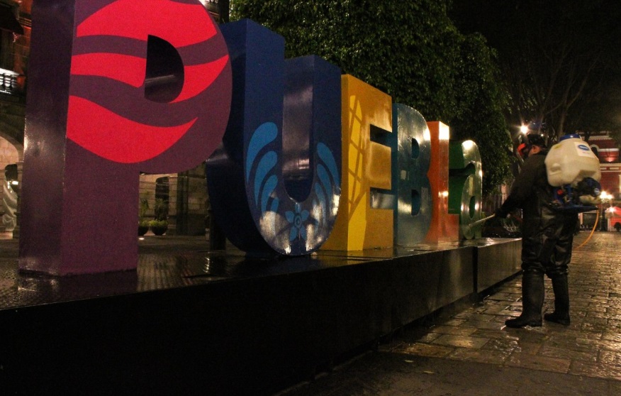 La capital poblana arranca sanitización de espacios públicos (Video)