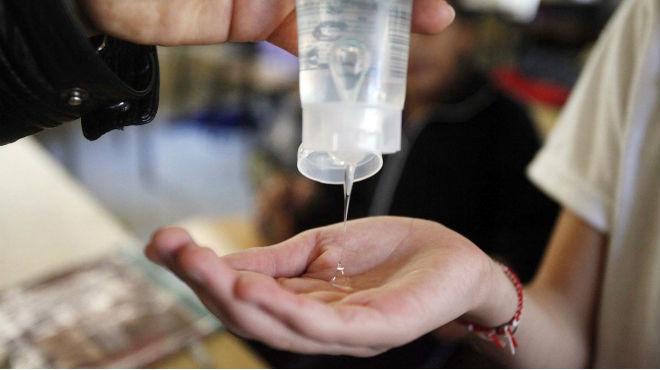 Foto: Cortesía Cuidado: el uso excesivo de gel antibacterial puede provocar lesiones en la piel