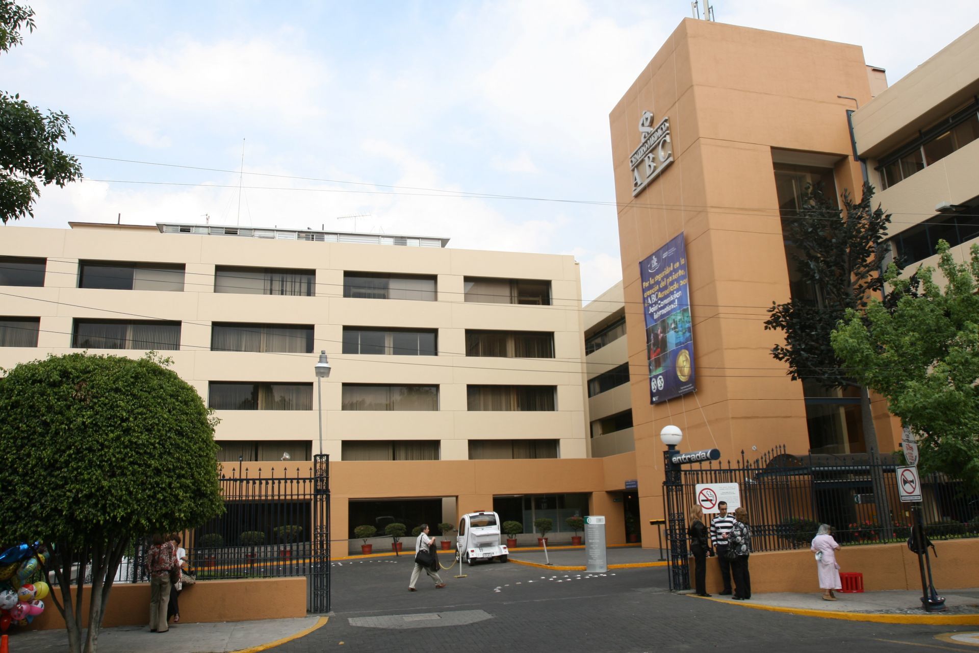 Foto: Cortesía Todos pueden acudir a hospitales privados por atención a partos, embarazos y hernias: AMLO