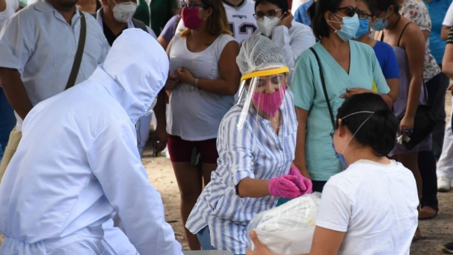 Foto: Cortesía De enfermera a 'cartero': lleva cartas a mano a pacientes hospitalizados con COVID-19