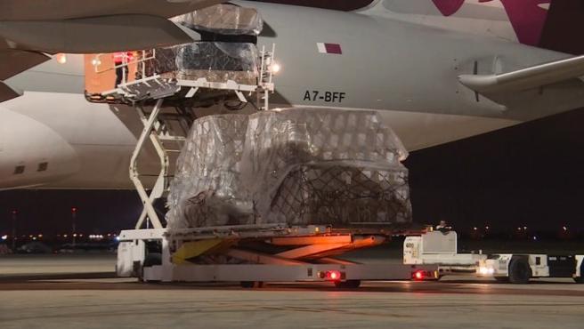 Foto: Cortesía Aterriza el noveno avión con 137 mil 200 goggles para personal médico y de enfermería