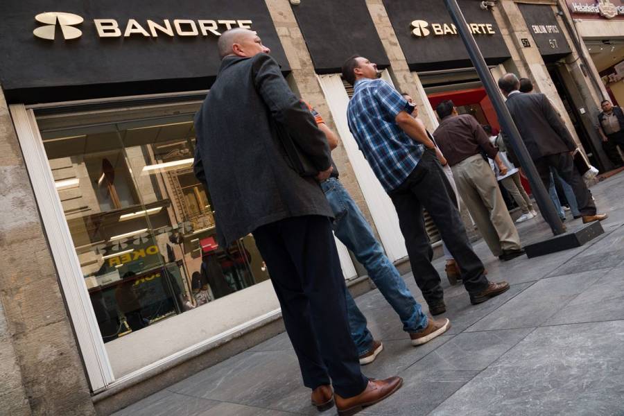 Foto: Cortesía Exigen a los bancos evitar largas filas para no propagar más contagios de Covid-19