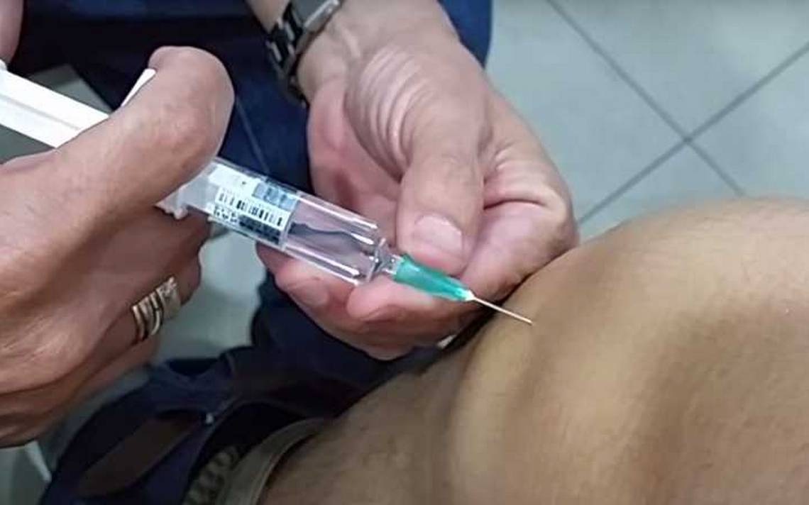 Nadie se está robando el líquido de las rodillas... pero aquí te explicamos qué es