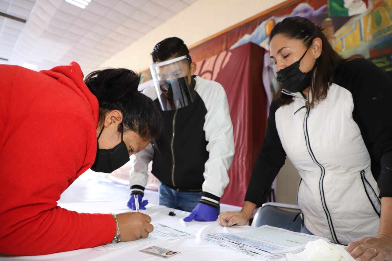 Foto: Cortesía Karina Pérez Popoca entrega apoyos a más de 300 familias sanandreseñas durante esta contingencia sanitaria