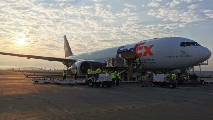Foto: Cortesía Llega a México el segundo cargamento de ventiladores hospitalarios desde EU