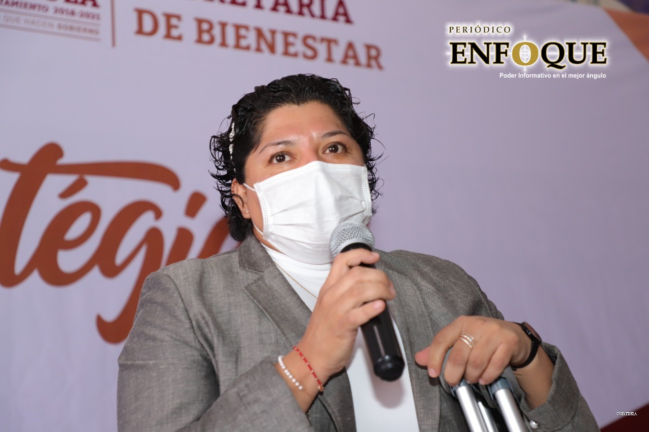 Foto: Cortesía Karina Pérez Popoca continúa entregando despensas en San Andrés Cholula