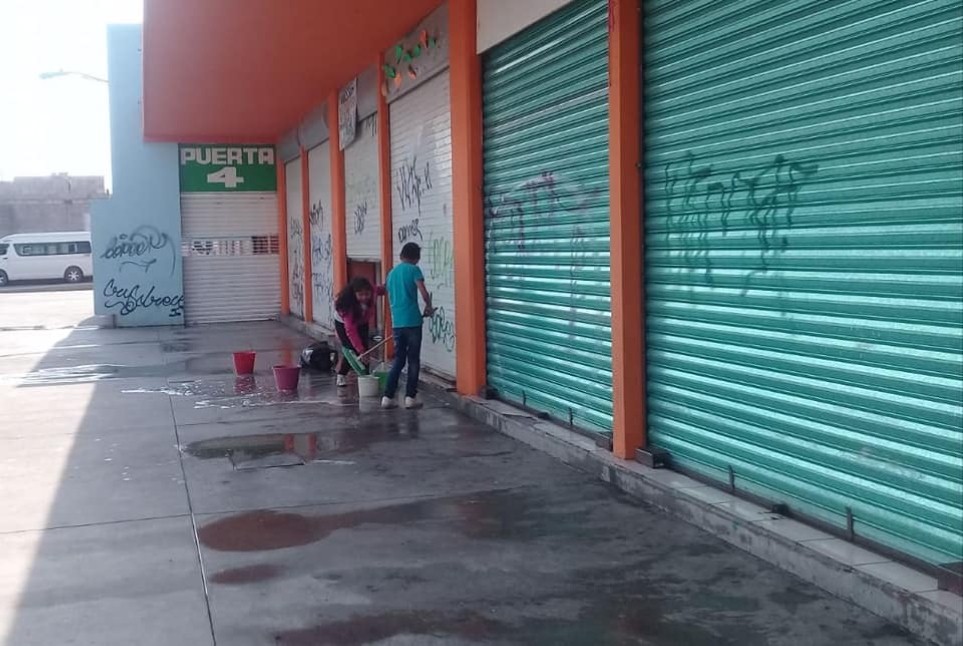 Foto: Cortesía Prohíben la venta de productos no esenciales en el mercado de Amozoc