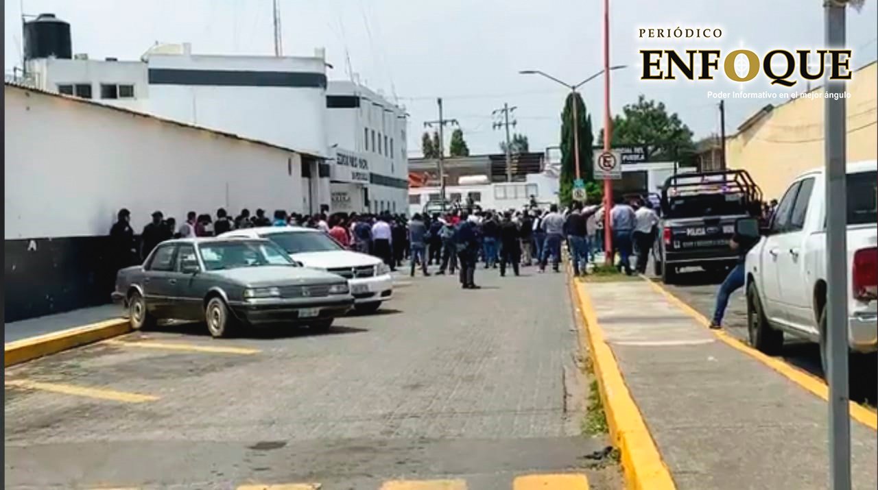 Foto: Omar Sànchez  Incendian Alcaldía de Coronango y dañan Comisaría de Cholula tras detención de delincuentes
