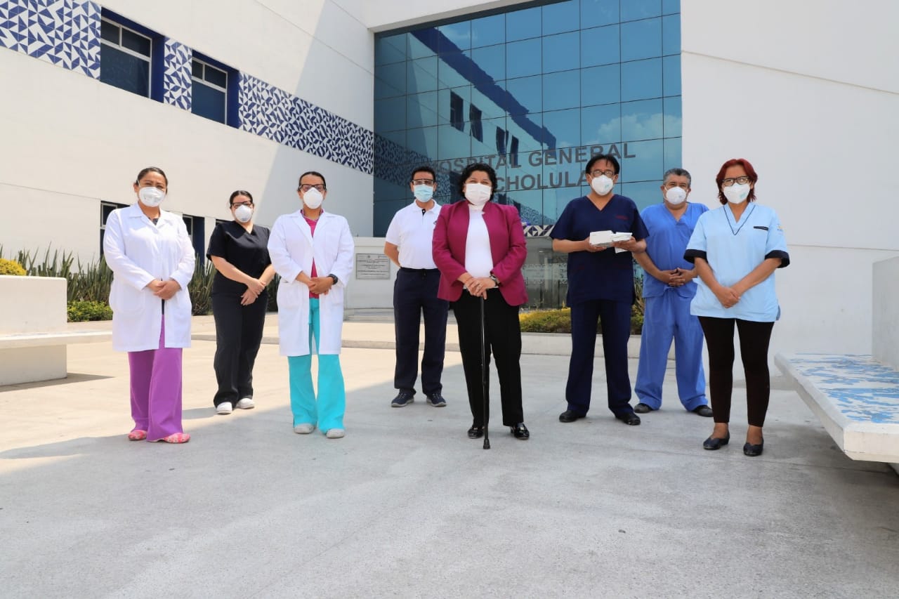 Foto: Cortesía Dona Ayuntamiento de San Andrés Cholula equipo para estudios histopatológicos al Hospital General de Cholula