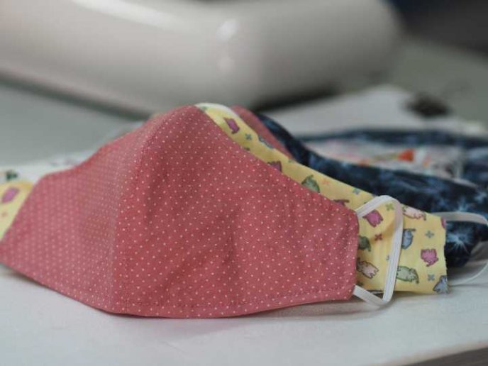 ¿Usas cubrebocas de tela para evitar contagiarte de COVID-19? Te enseñamos cómo limpiarlo