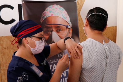 Arranca ensayo de vacuna contra COVID-19 de CanSino en Guerrero y Oaxaca; se añadirán 5 estados: Ebrard