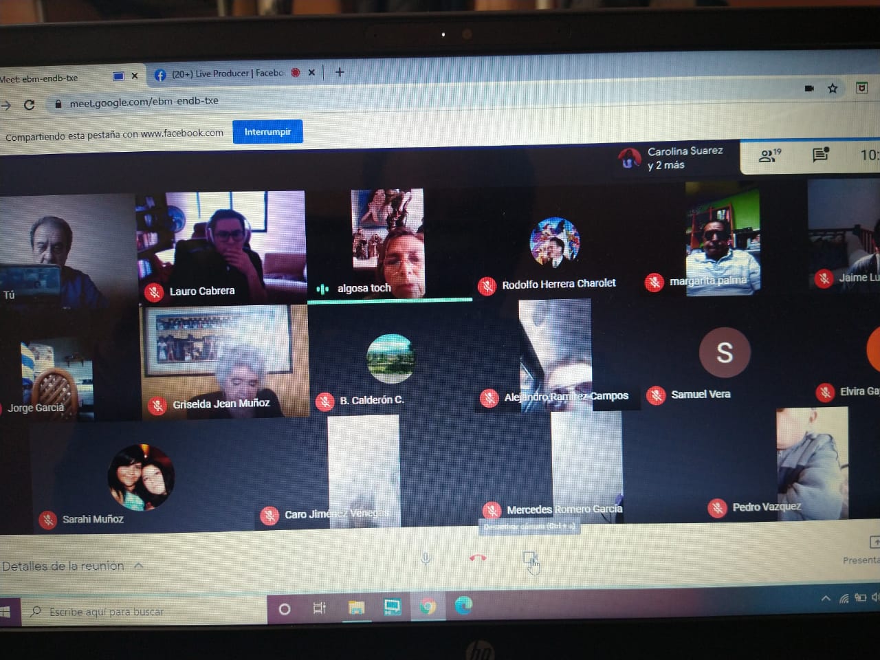 Foto: Cortesía Puebla, Pue.- Los partidos políticos deben tomar con seriedad la elección de sus candidatos, haciendo a un lado personajes que tuvieron su oportunidad y no aportaron para el desarrollo del municipio, así lo señaló el dirigente de la agrupación Puebla 500, Polo de Lara. En conferencia de prensa virtual se pronunció porque los partidos le cierren las puertas a cartuchos ya “quemados” como Eduardo Rivera Pérez, del PAN, Enrique Doger Guerrero, del PRI, y Eduardo Rivera Santamaría, a quienes calificó de voraces por buscar sólo el dinero y no el bien de Puebla. “Porque hoy suspiran quienes ya fueron alcaldes, que fueron candidatos y perdieron, por eso, vemos voracidad por el dinero y el negocio… Eduardo Rivera Pérez ya fue alcalde sin resultados positivos, Enrique Doger Guerrero, que es un verdadero oportunista y el clon Eduardo Rivera Santamarina, con antecedentes penales en Veracruz”. Pidió que los partidos políticos tengan propuestas acorde a las necesidades de los poblanos, con experiencia, basta de que no se considere con responsabilidad estos procesos donde los ciudadanos finalmente tenemos que votar ”por el menos peor” En otro tema esta agrupación llamó a la administración municipal a dignificar el Barrio del Artista y trabajar de la mano con la Asociación de Artistas Plásticos para dar paso a una propuesta de expansión para las exposiciones artísticas, eventos y estudios, invirtiendo en infraestructura que les dé una mayor proyección.