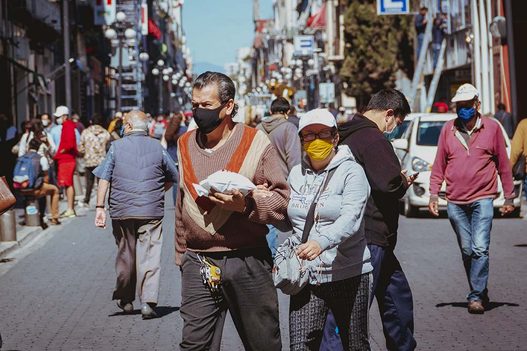 Foto: Alex Muñoz ¿Cuál pandemia?, poblanos abarrotan el Centro Histórico por el Buen Fin 2020