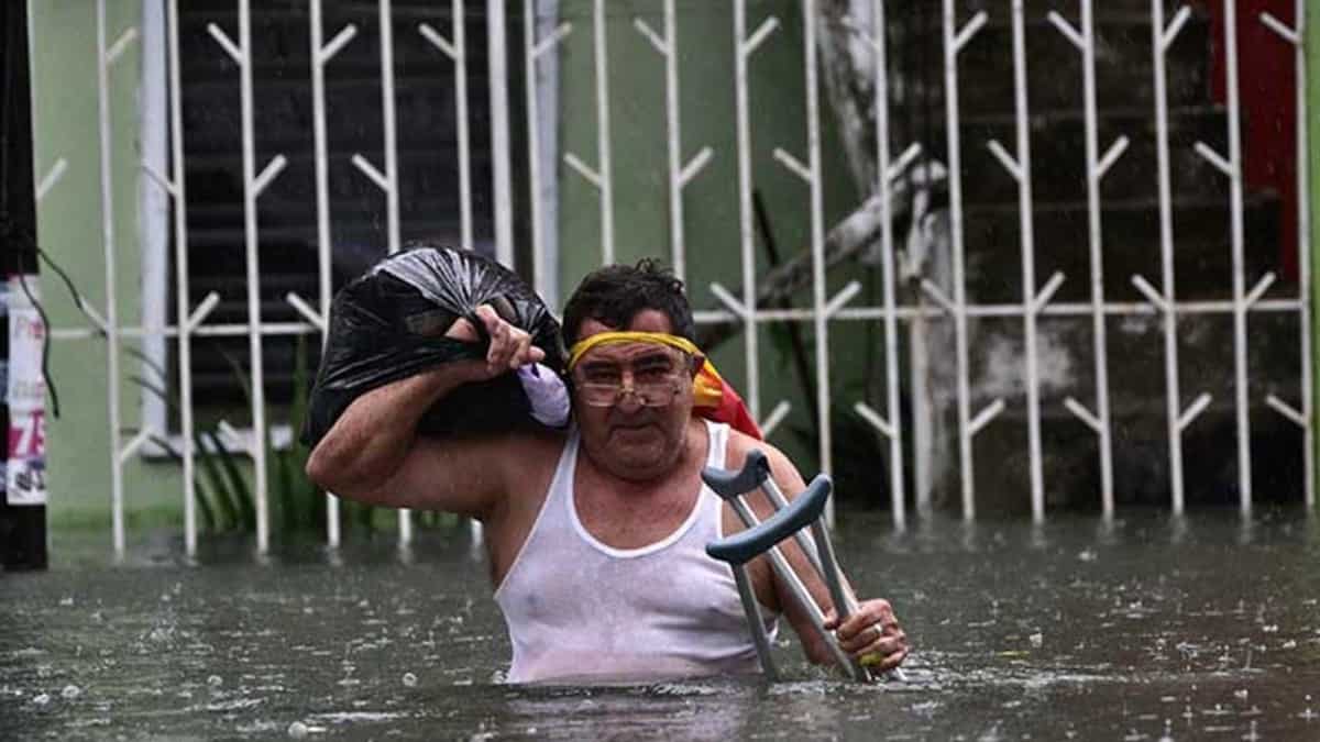 Foto: Cortesía Darán 8 mil pesos y vales como apoyo a afectados por inundaciones en Tabasco