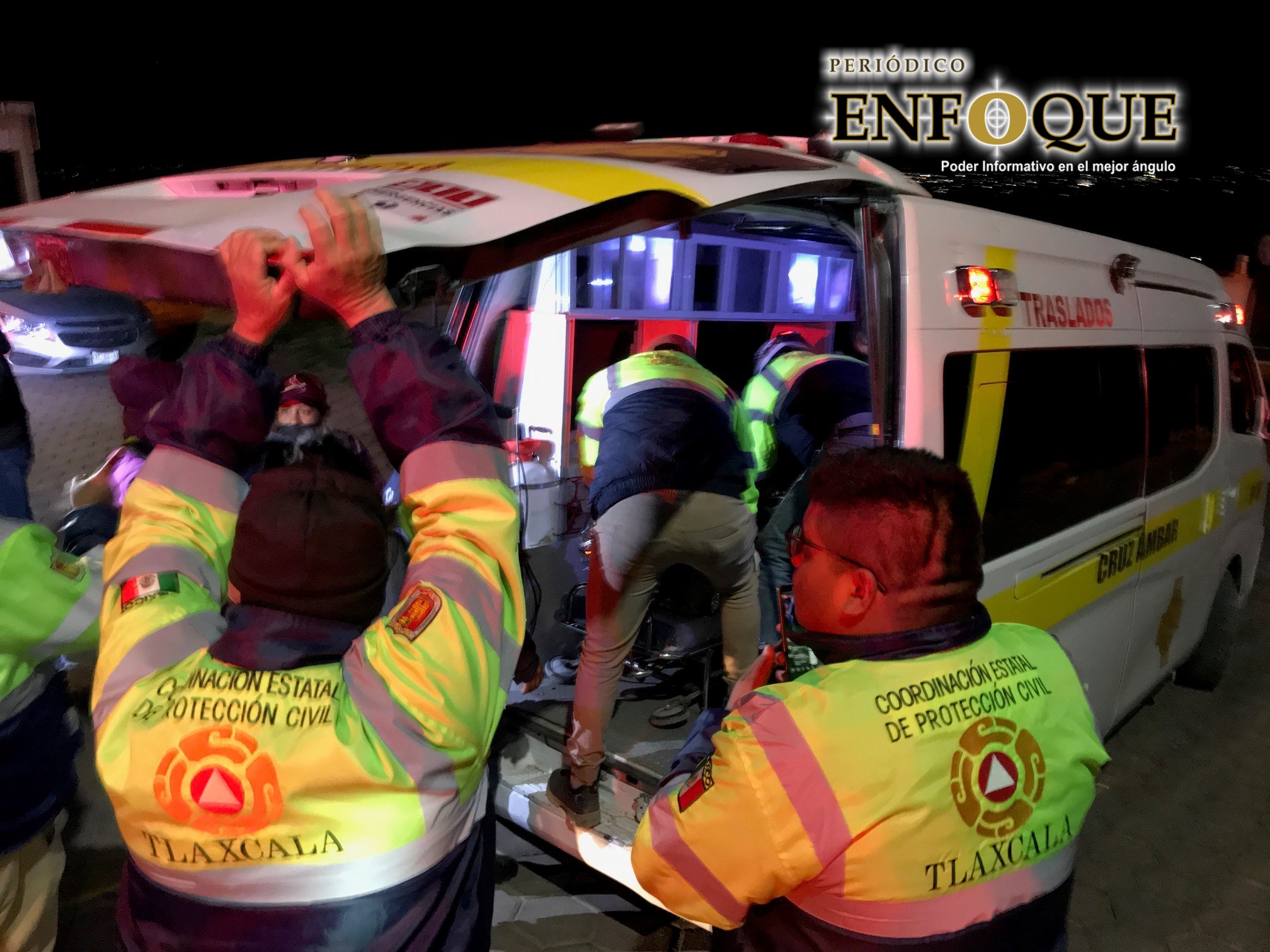 Foto: Rommel Bonilla Paramédicos rescatan a mujer lesionada en la Cuatlapanga