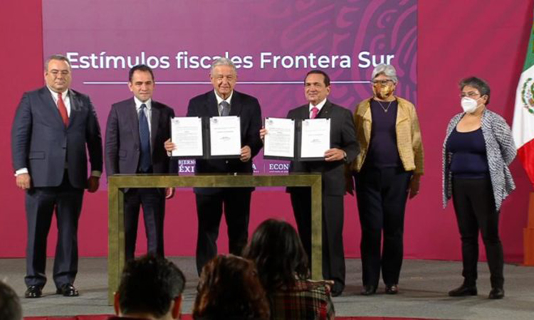 Foto: Cortesía Gobierno firma decreto para otorgar estímulos fiscales a la Frontera Sur