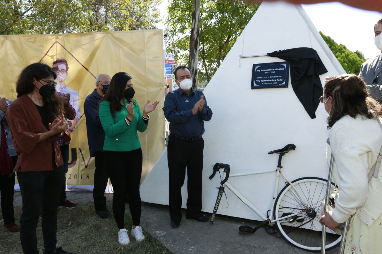 Develan placa en honor a ex-director de Movilidad del Ayuntamiento de Puebla