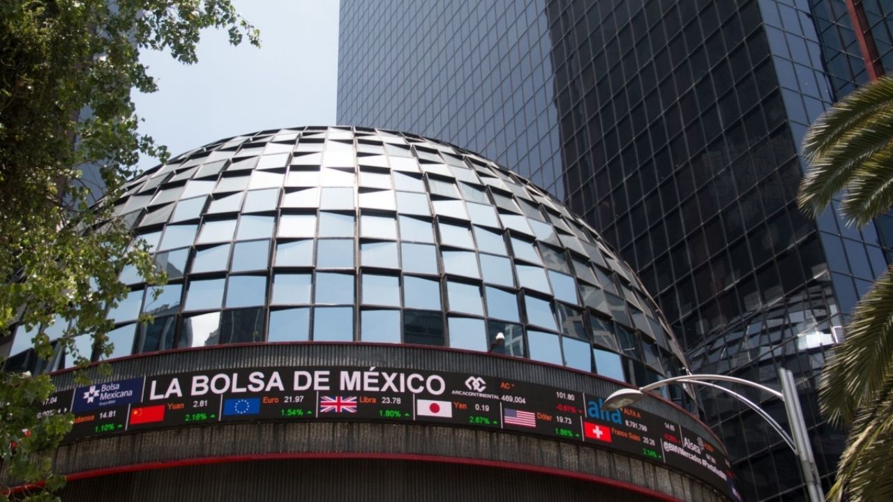 Bolsa Mexicana tiene su mayor ganancia mensual en 11 años