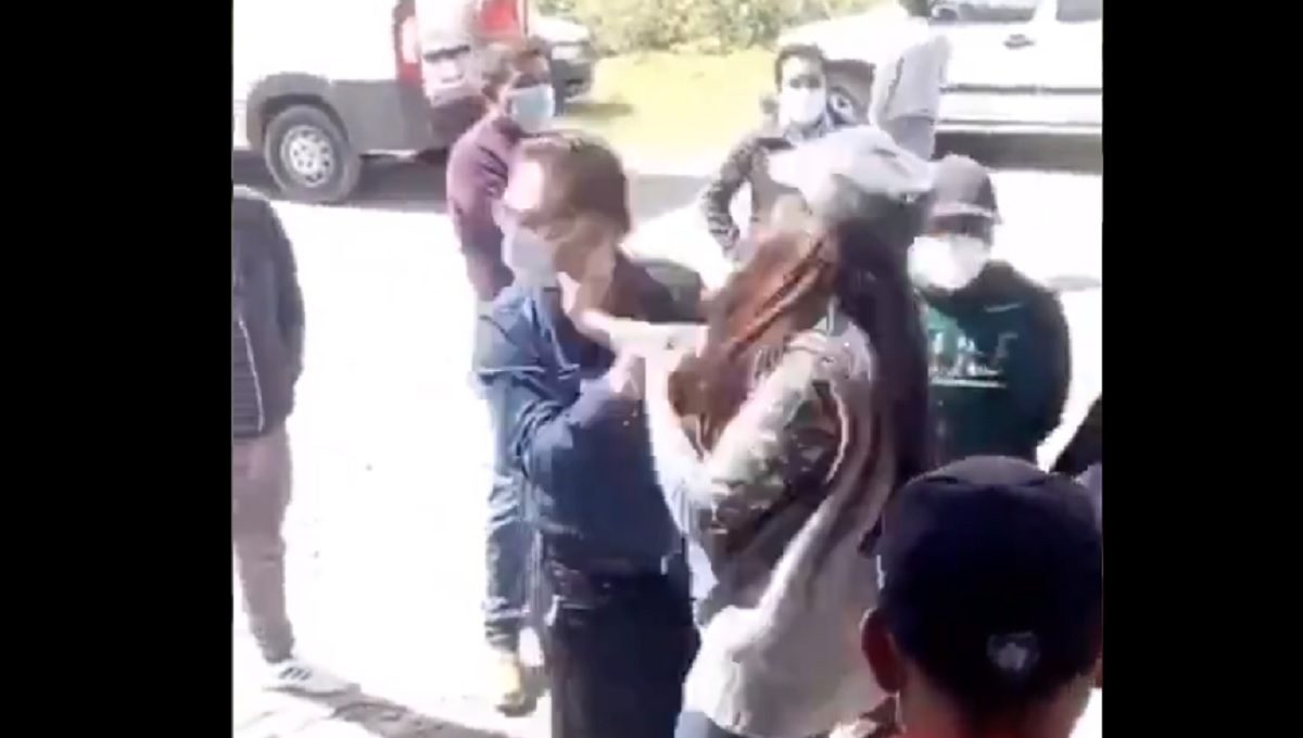 Foto: Cortesía Por decirle “ratera”: Mujer cachetea al presidente municipal de Papalotla, Tlaxcala (Video)