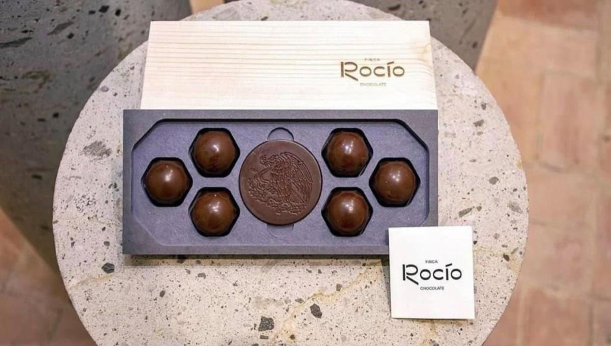 Foto: Cortesía Hijos de AMLO sellan sus chocolates con el Escudo Nacional y causan polémica