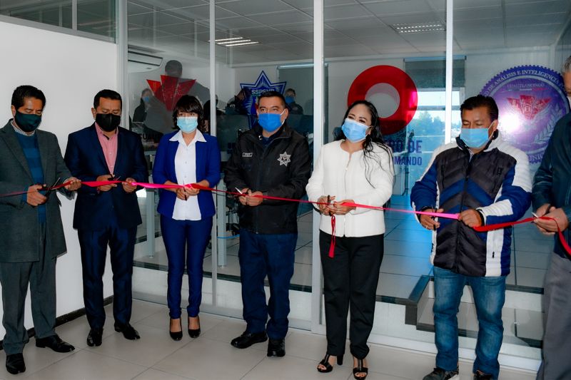 Foto: Cortesía Entrega Lupita Daniel, el Centro de Control y Comando C2, para reforzar la Seguridad en Cuautlancingo.