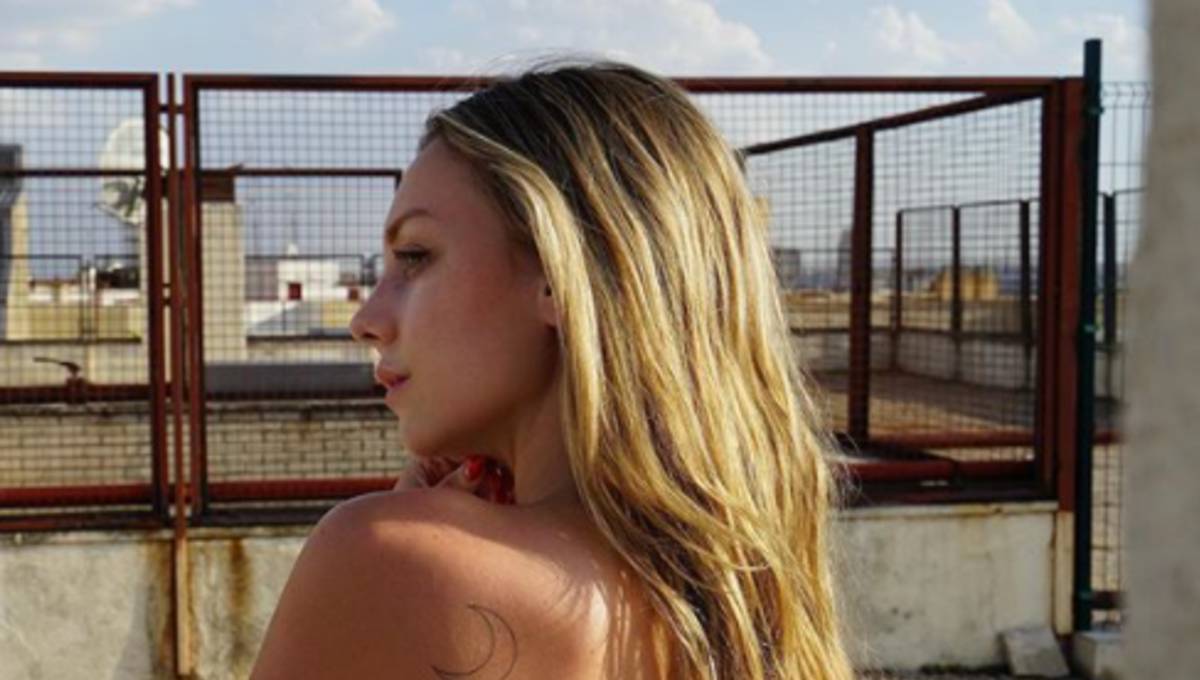 Foto: Cortesía Ester Expósito posa en sexy bikini rojo y gana más de 6 millones de “me gusta” en minutos