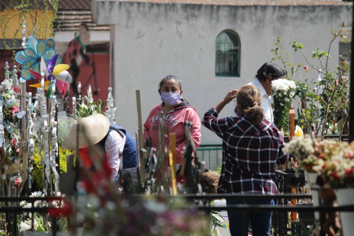 Ayuntamiento analiza reabrir los panteones 