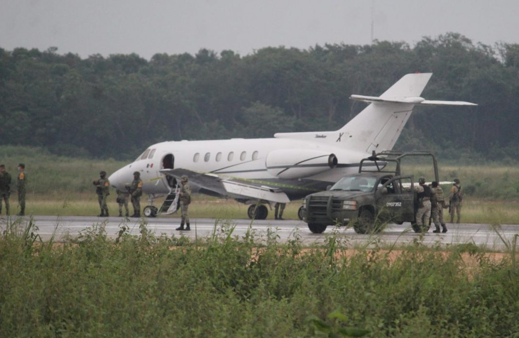 Foto: Cortesía Ejército 'caza' avión con tonelada y media de cocaína en Quintana Roo